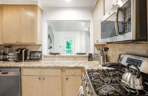 North Decatur House | ★ Cozy Brookhaven Retreat ★ up to 8 Guests
