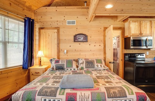 Bryant Cabin | Cozy Bryant Vacation Rental Cabin w/ Hot Tub!