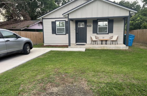 High Springs House | Cozy Bungalow close to downtown High Springs.