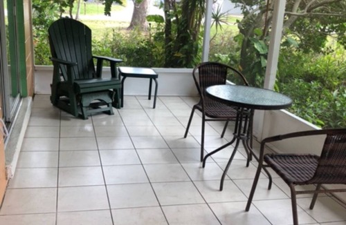 Laurel House | Cozy bungalow in charming Bay Point subdivision 2 minutes to Nokomis beach.