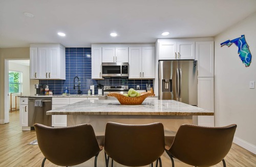 Gulfport House | Cozy Bungalow pool home 10 min to beautiful Gulf Coast Beaches