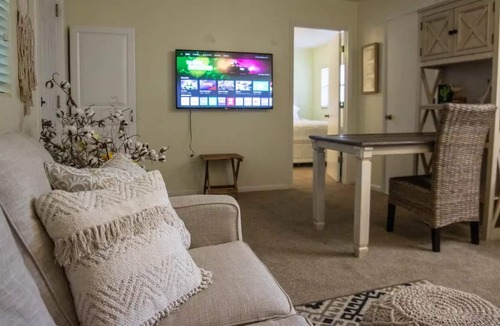 Mount Dora Apartment | Cozy Buttercup Cottage!