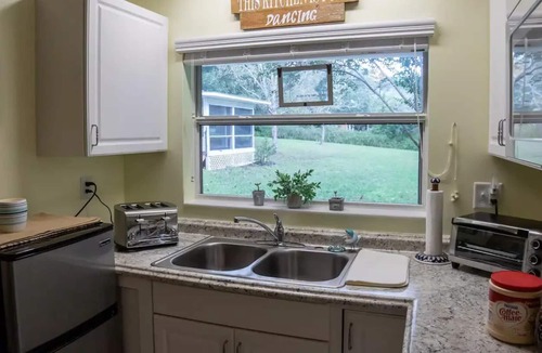 Mount Dora Apartment | Cozy Buttercup Cottage!