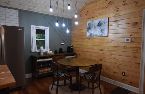 McCaysville Cabin | Cozy cabin, 1.5 miles to downtown McCaysville; shops/restaurants & Toccoa River