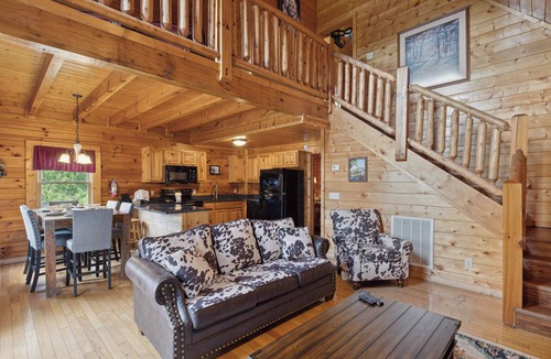 Sevierville Cabin | Cozy Cabin|2 King Suites w/Jacuzzis |Near Dollywood