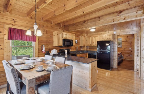 Sevierville Cabin | Cozy Cabin|2 King Suites w/Jacuzzis |Near Dollywood
