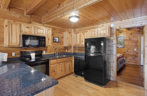 Sevierville Cabin | Cozy Cabin|2 King Suites w/Jacuzzis |Near Dollywood