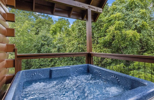 Sevierville Cabin | Cozy Cabin|2 King Suites w/Jacuzzis |Near Dollywood