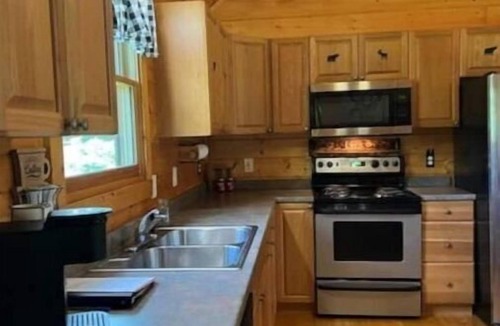 Copperhill Cabin | Cozy Cabin at Copperhill, Tn. Fire Pit, Hot Tub, Nature Trails.WOW