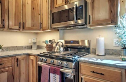 Beech Mountain Apartment | Cozy Cabin Close to the Slope