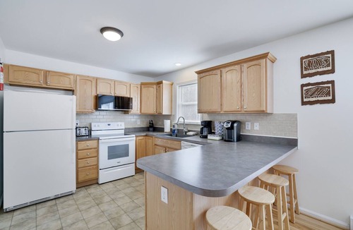 Briar Crest Woods House | Cozy Cabin Escape | Sleeps 10 | Hot Tub | New Host