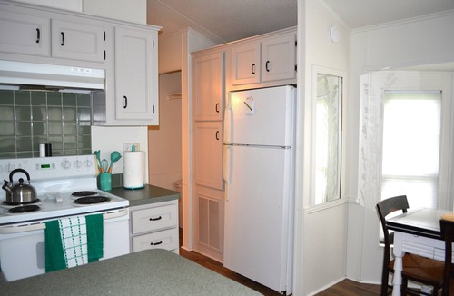 Cherokee Cabin | Cozy Cabin For 2-4 steps from the Smoky Mountains National Park