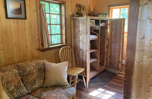 Central Cabin | Cozy cabin near Clemson, Duke Energy and Lakes Hartwell and Keowee