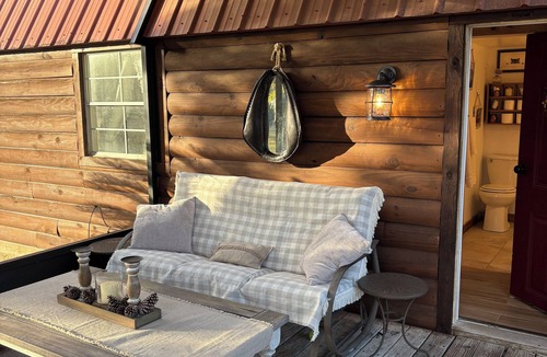 Citrus Springs Cabin | Cozy cabin on 10 acre farm with horses, chickens, cats, dog & gardens