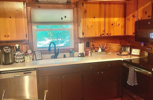 Blairsville Cabin | Cozy cabin sitting directly on multiple creeks for the most relaxing stay.