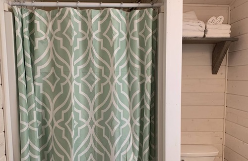 Purlear Cabin | Cozy cabin with modern day amenities and views of the Blue Ridge Mountains.