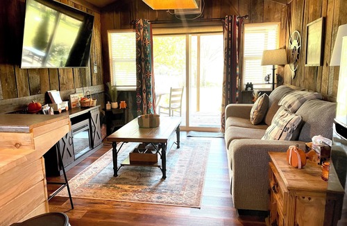 Wildwood Cabin | Cozy cabin with mountain Veiw And outdoor showers