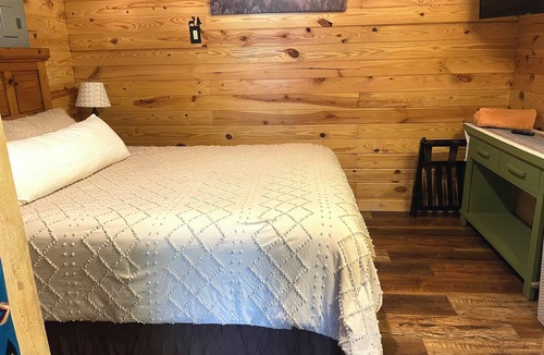 Wildwood Cabin | Cozy cabin with mountain Veiw And outdoor showers