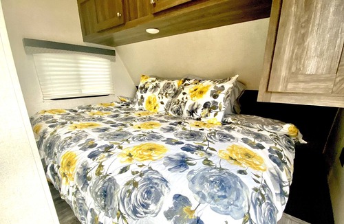 Northside House | Cozy Campfire Camper Stay