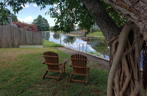 Orange Lake Village House | Cozy Canal Cottage waterfront, nature experience. 15 minutes to the beaches.
