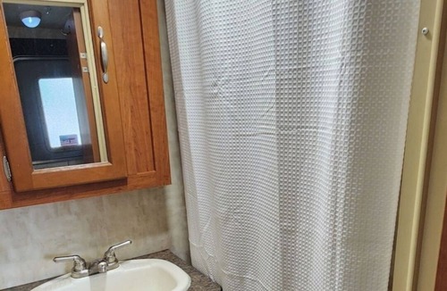 St. Nicholas House | Cozy caravan or RV in wonderful Jacksonville with WiFi, AC