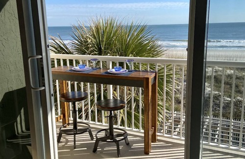 Jacksonville Beach Condo | Cozy & Cheerful Oceanfront 2-bedroom condo w/pool