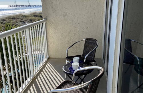 Jacksonville Beach Condo | Cozy & Cheerful Oceanfront 2-bedroom condo w/pool