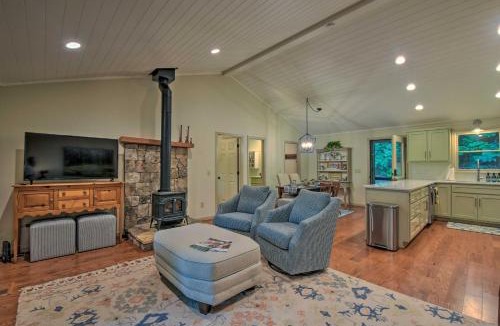Clayton House | Cozy Clayton Cabin w/Deck & Mountain Views!