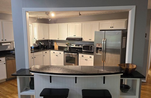 Clarkesville House | Cozy, clean, spacious in town cottage