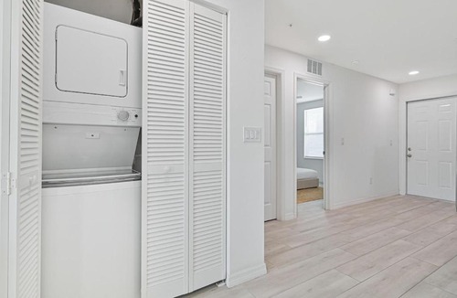 Pelican Apartment | Cozy Coastal 2 Bedroom Apartment