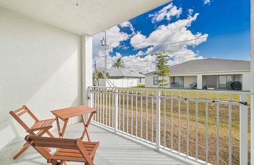 Pelican Apartment | Cozy Coastal 2 Bedroom Apartment