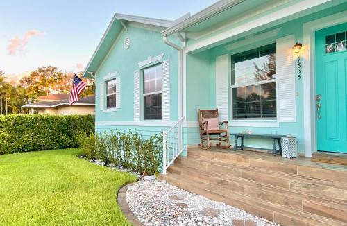 Naples Villa | Cozy Coastal Cottage at Naples Bay, Pickleball, Botanical Garden
