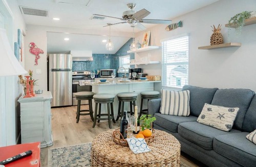 Dunedin Apartment | Cozy Coastal Cottages of Dunedin 4