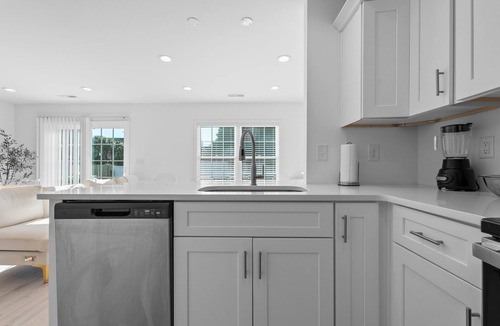 Little River House | Cozy Coastal Getaway | Family and Pet Friendly