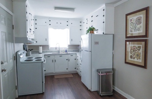 Lyons House | Cozy & Comfortable Fully Furnished 3-Bedroom Home in Lyons, GA