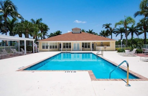 Ocean Side Village Condo | Cozy Condo with Ensuite Baths