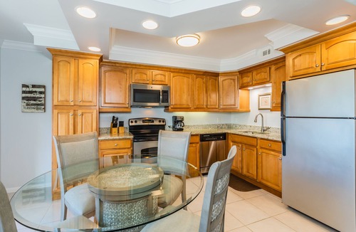 Marco Island Condo | Cozy Condo with Gulf Peek – Steps from the Beach & Across from JW Marriott!