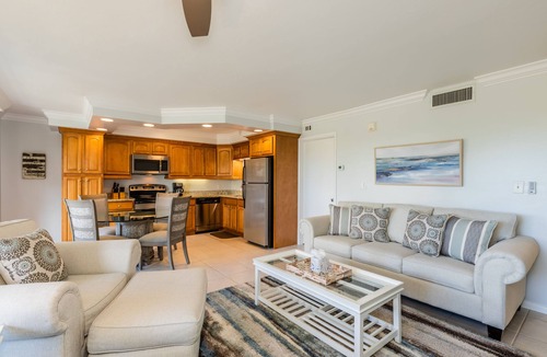 Marco Island Condo | Cozy Condo with Gulf Peek – Steps from the Beach & Across from JW Marriott!