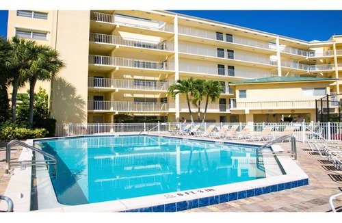 Marco Island Condo | Cozy Condo with Gulf Peek – Steps from the Beach & Across from JW Marriott!