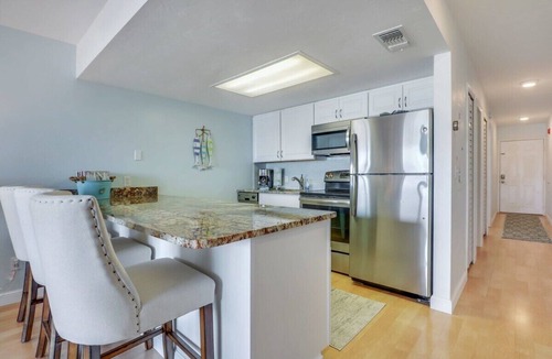 Vanderbilt Beach Condo | Cozy Condo With Pool Steps From Vanderbilt Beach