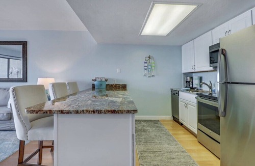 Vanderbilt Beach Condo | Cozy Condo With Pool Steps From Vanderbilt Beach