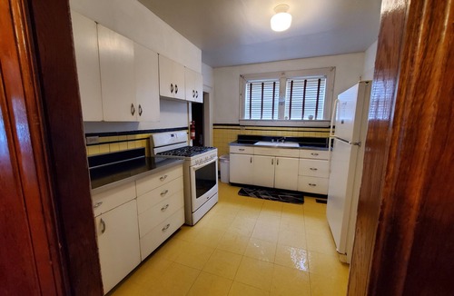 Blount House | Cozy & Convenient - 20 Minutes to Charleston WV