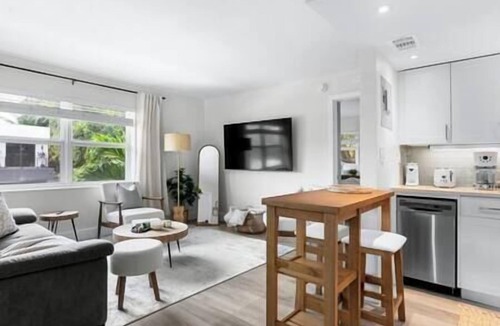 Hendricks and Venice Isles Condo | Cozy corner condo, just renovated, pool views