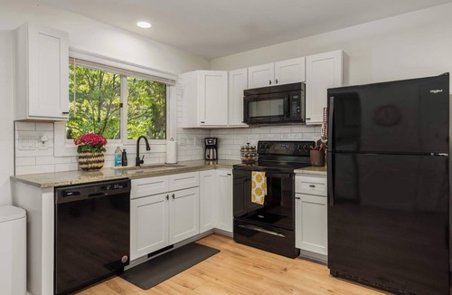 Fletcher House | Cozy Cottage | 2 min to WNC AG Center | Pet Friendly