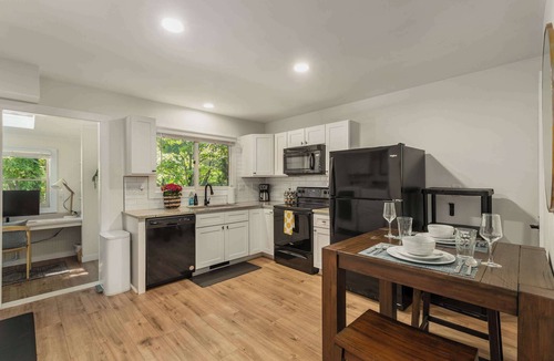Fletcher House | Cozy Cottage | 2 min to WNC AG Center | Pet Friendly