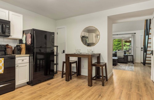 Fletcher House | Cozy Cottage | 2 min to WNC AG Center | Pet Friendly