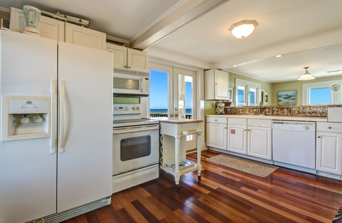 Fernandina Beach House | Cozy cottage and dog friendly, perfect for a relaxing, calm time away for everyday life.