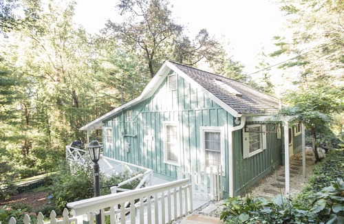 Hendersonville Cottage | Cozy Cottage Close to Downtown Hendersonville, NC
