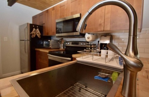 Bushkill House | Cozy cottage! Convenient Saw Creek Estates, Sleeps 10!