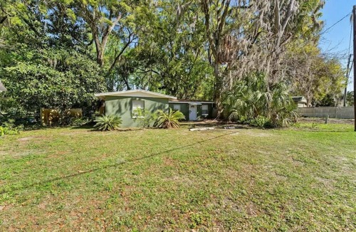 Chassahowitzka House | Cozy Cottage | Fenced Yard & Fire Pit